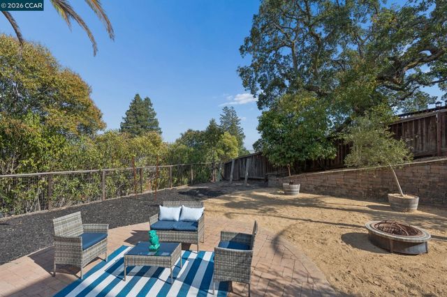 61 St. Thomas Ln, Pleasant Hill, CA 94523