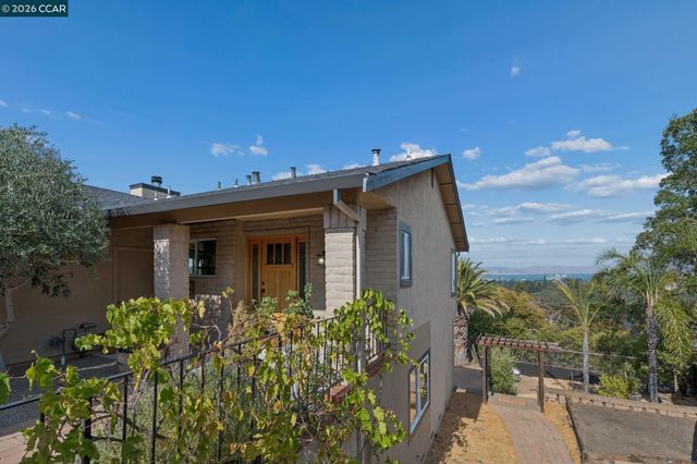 61 St. Thomas Ln, Pleasant Hill, CA 94523