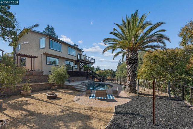 61 St. Thomas Ln, Pleasant Hill, CA 94523