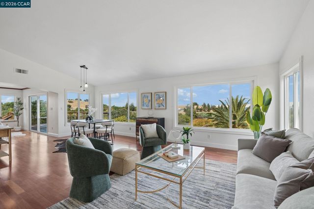 61 St. Thomas Ln, Pleasant Hill, CA 94523