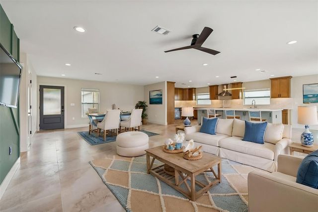 3921 VERSAILLES DRIVE, Tampa, FL 33634