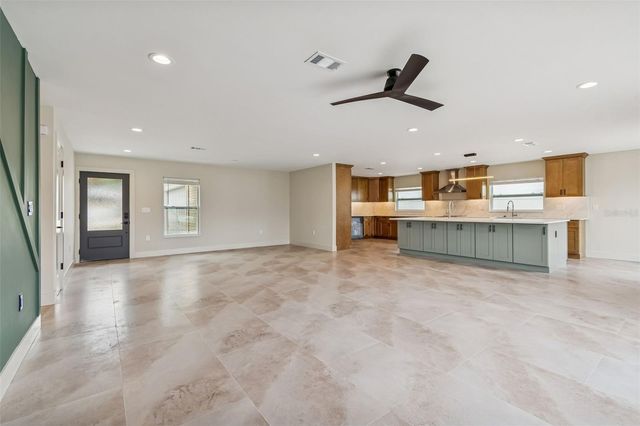 3921 VERSAILLES DRIVE, Tampa, FL 33634