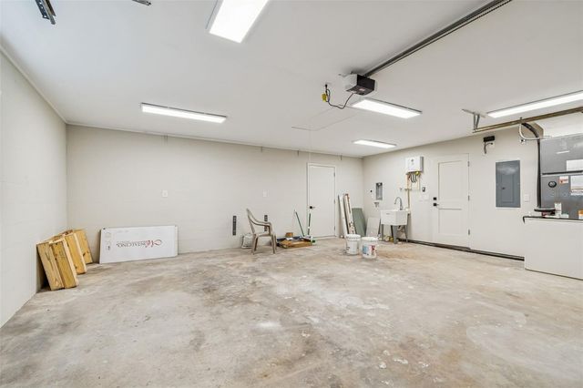 3921 VERSAILLES DRIVE, Tampa, FL 33634