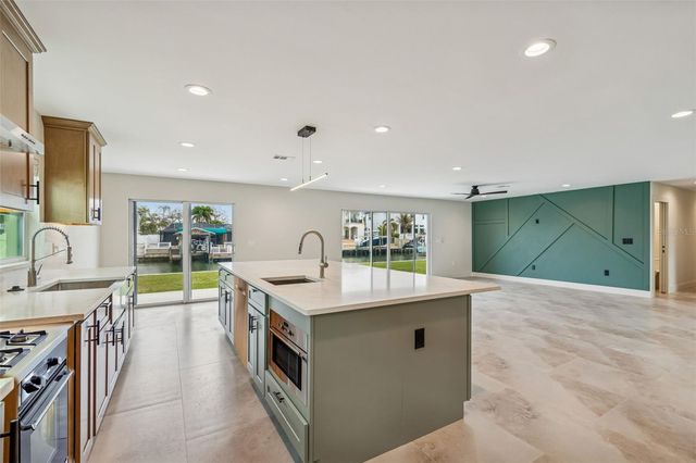 3921 VERSAILLES DRIVE, Tampa, FL 33634