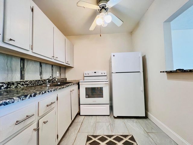 271 Camden L, West Palm Beach, FL 33417