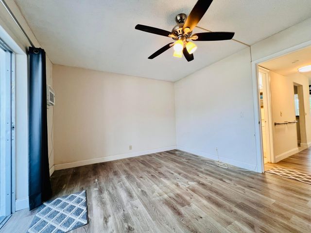 271 Camden L, West Palm Beach, FL 33417