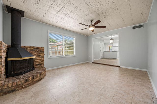 2019 Woodvine Drive, Houston, TX 77055