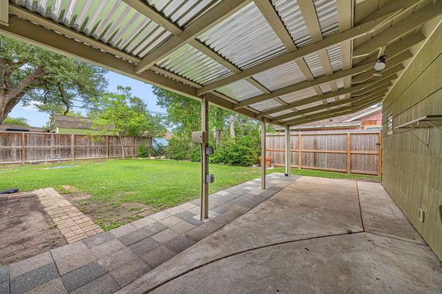 2019 Woodvine Drive, Houston, TX 77055