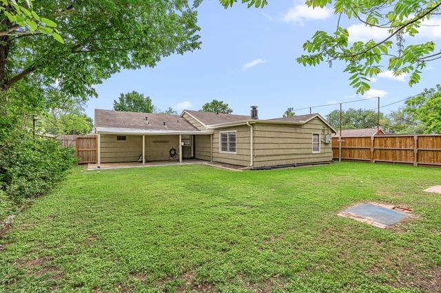 2019 Woodvine Drive, Houston, TX 77055