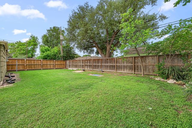 2019 Woodvine Drive, Houston, TX 77055