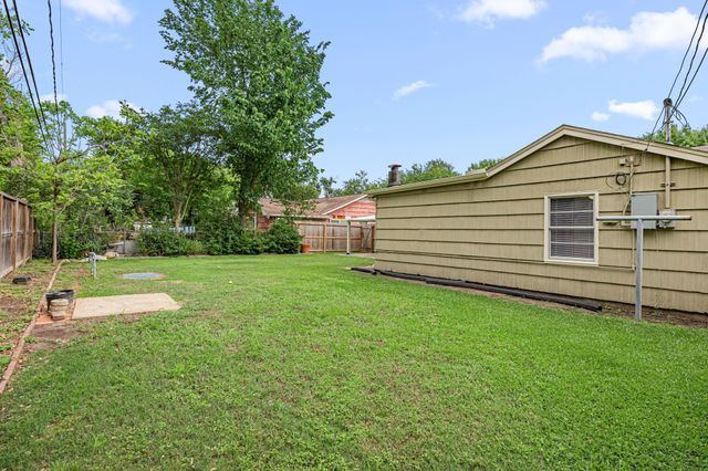 2019 Woodvine Drive, Houston, TX 77055