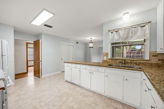 2019 Woodvine Drive, Houston, TX 77055
