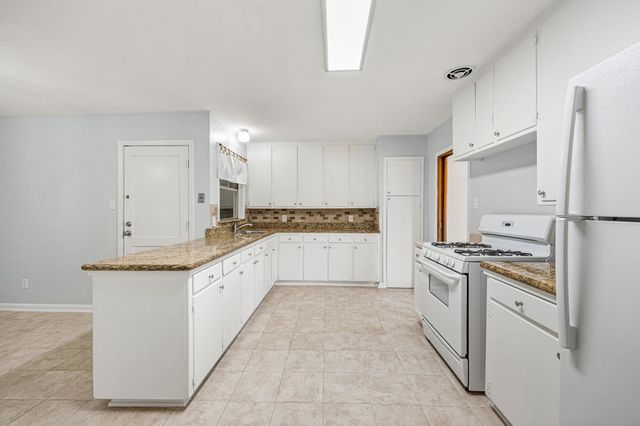 2019 Woodvine Drive, Houston, TX 77055