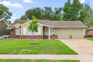 2019 Woodvine Drive, Houston, TX 77055