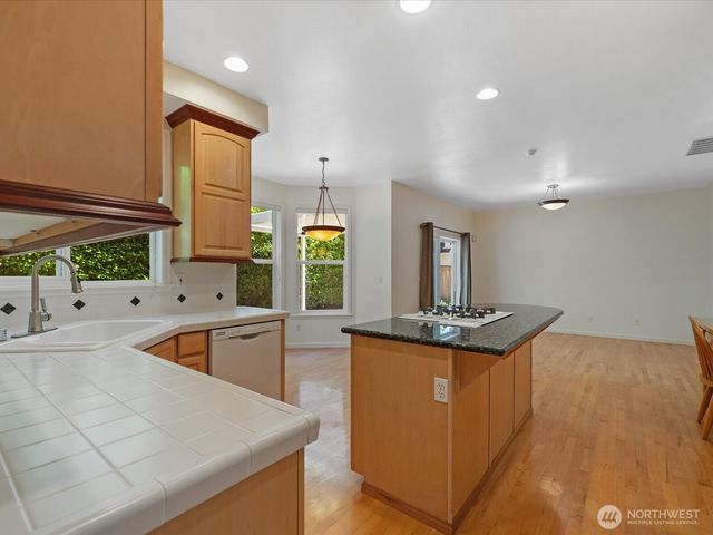 7850 123rd Avenue NE, Kirkland, WA 98033