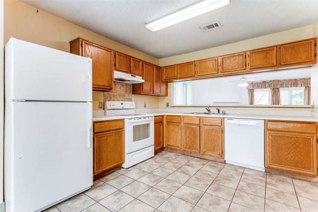 4617 Feathercrest Drive, Fort Worth, TX 76137