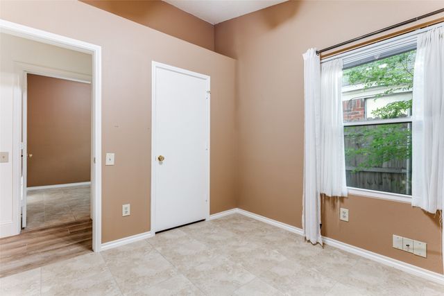 4617 Feathercrest Drive, Fort Worth, TX 76137