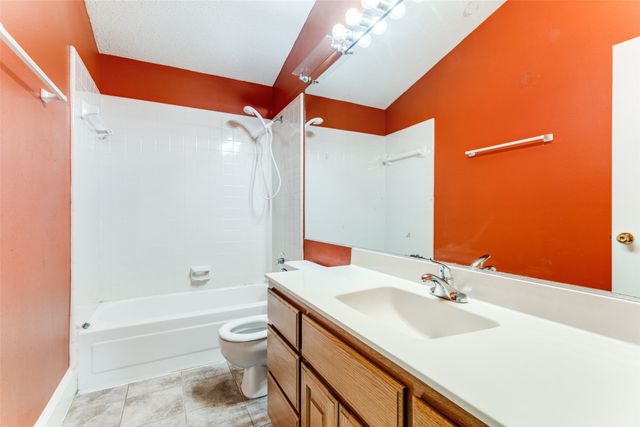 4617 Feathercrest Drive, Fort Worth, TX 76137