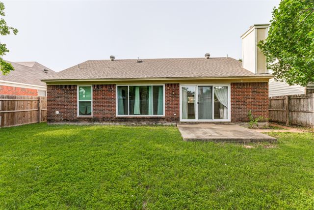 4617 Feathercrest Drive, Fort Worth, TX 76137