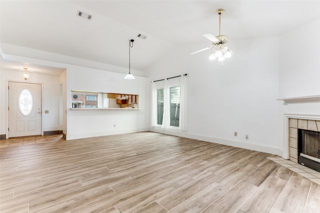 4617 Feathercrest Drive, Fort Worth, TX 76137