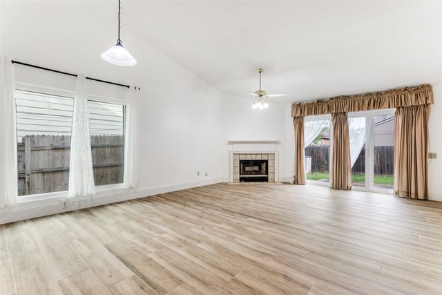 4617 Feathercrest Drive, Fort Worth, TX 76137