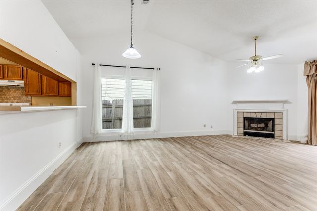 4617 Feathercrest Drive, Fort Worth, TX 76137