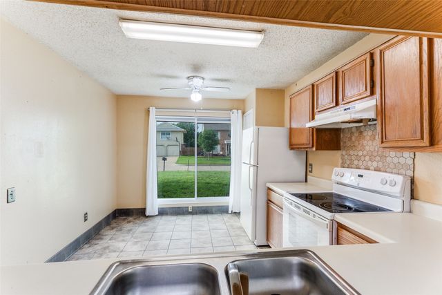 4617 Feathercrest Drive, Fort Worth, TX 76137