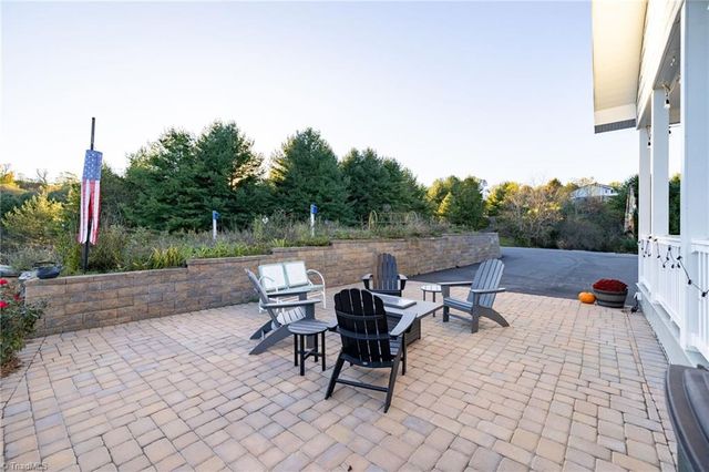 461 Chestnut Ridge Drive, Jefferson, NC 28640