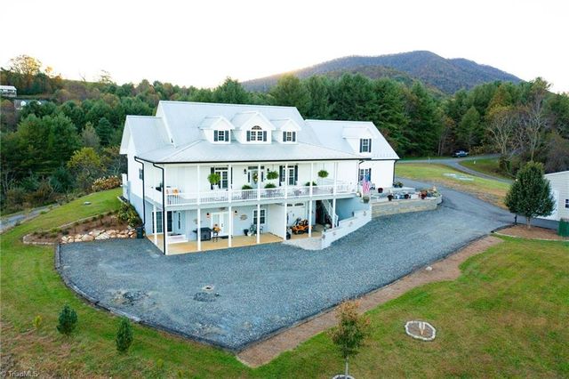 461 Chestnut Ridge Drive, Jefferson, NC 28640