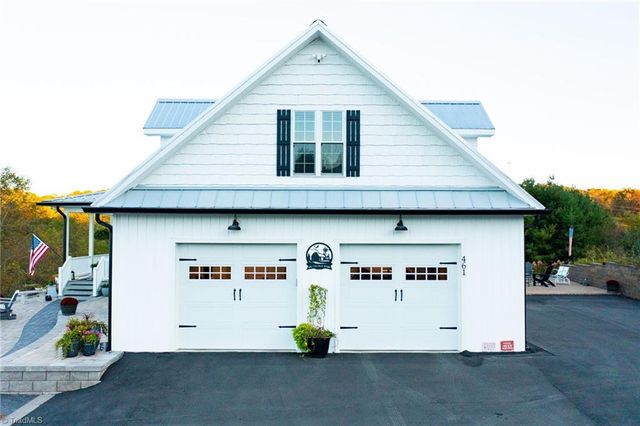 461 Chestnut Ridge Drive, Jefferson, NC 28640