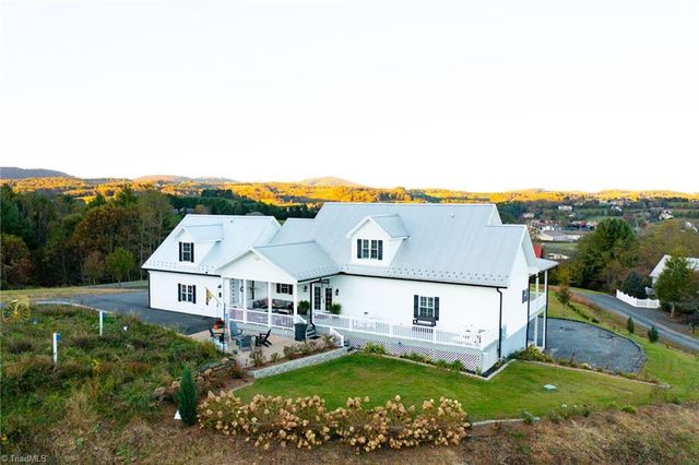 461 Chestnut Ridge Drive, Jefferson, NC 28640