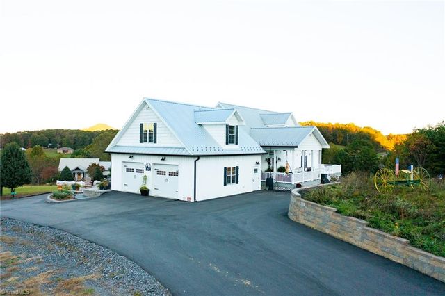 461 Chestnut Ridge Drive, Jefferson, NC 28640