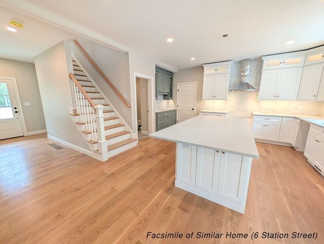 4 Station St, Kingston, MA 02364