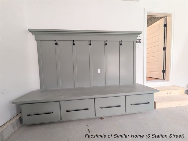 4 Station St, Kingston, MA 02364