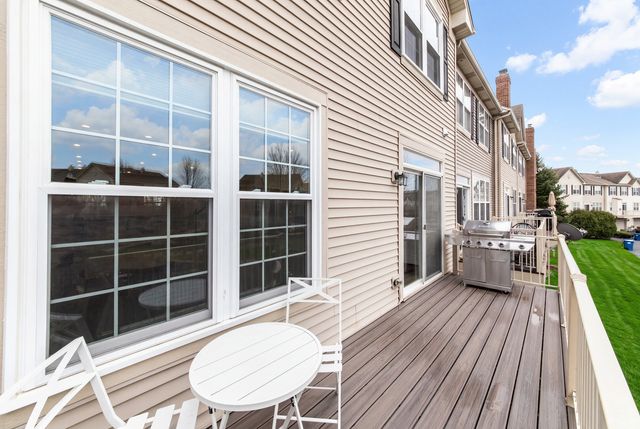 770 Lambert Lane 96-6, Bartlett, IL 60103