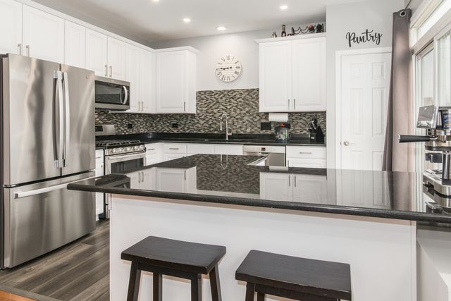 770 Lambert Lane 96-6, Bartlett, IL 60103