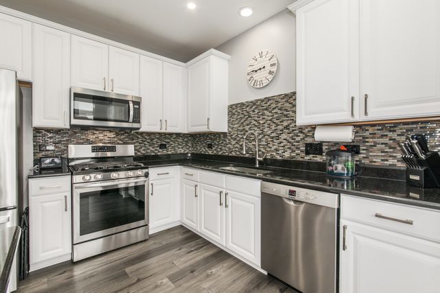 770 Lambert Lane 96-6, Bartlett, IL 60103