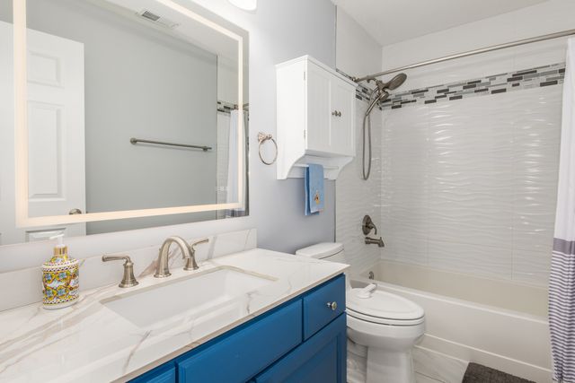 770 Lambert Lane 96-6, Bartlett, IL 60103