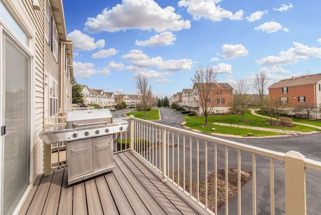 770 Lambert Lane 96-6, Bartlett, IL 60103