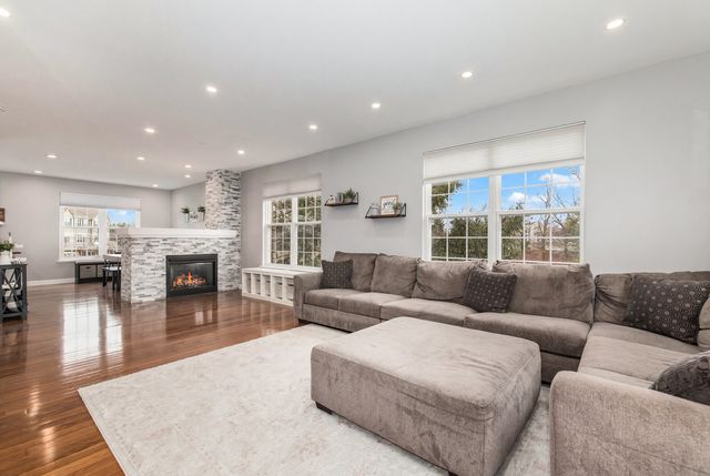 770 Lambert Lane 96-6, Bartlett, IL 60103