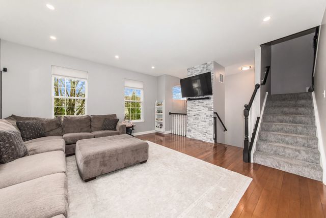 770 Lambert Lane 96-6, Bartlett, IL 60103