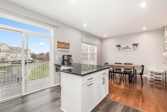 770 Lambert Lane 96-6, Bartlett, IL 60103