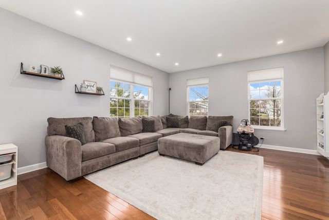 770 Lambert Lane 96-6, Bartlett, IL 60103