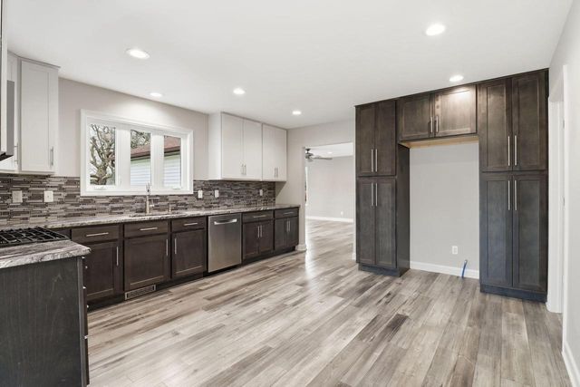 10415 22nd AVENUE, Pleasant Prairie, WI 53158