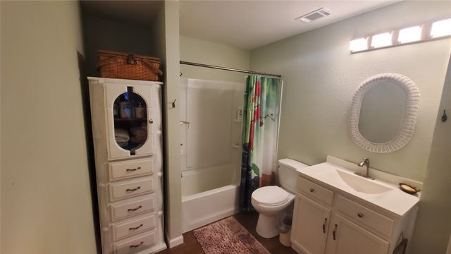 11202 Lakeside Drive, Mabank, TX 75156