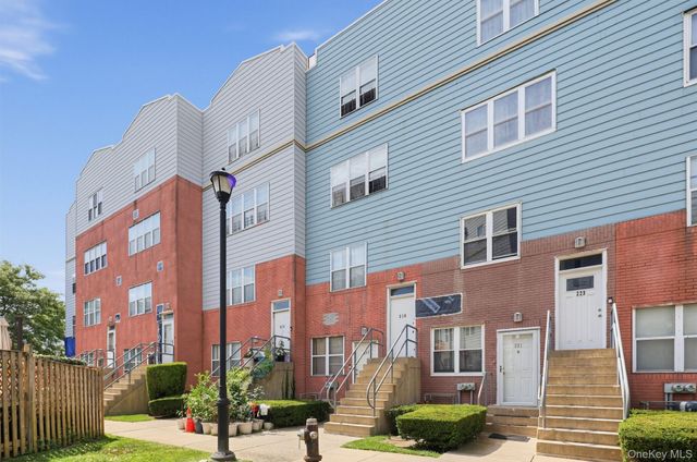 219 Admiral Lane 2219H, Bronx, NY 10473