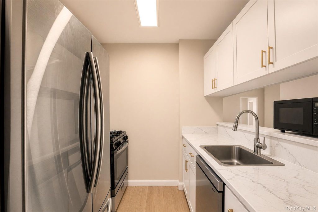 219 Admiral Lane 2219H, Bronx, NY 10473 — photo 4