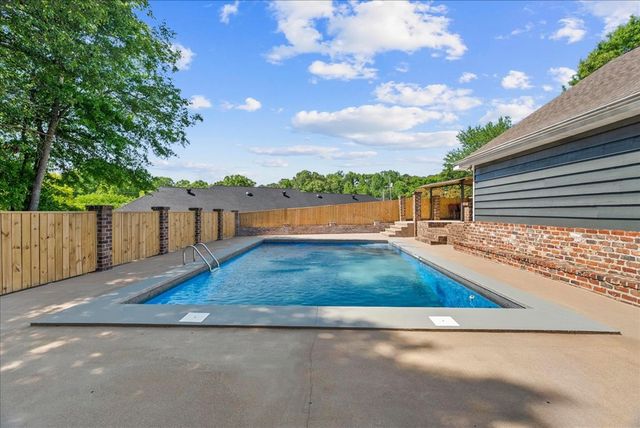 803 W Waugh Street, Dalton, GA 30720