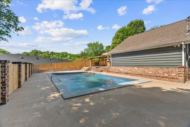 803 W Waugh Street, Dalton, GA 30720