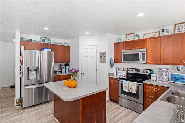 6087 W STILLRIDGE DR, West Valley City, UT 84128